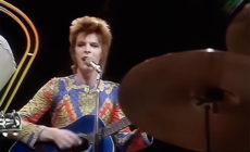“Starman” de David Bowie en <i>Top of The Pops</i> cumple 50 años