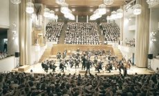 Miguel Ríos y 1.600 escolares cantan “Santa Lucía”